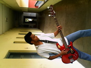 i want to sell ma new bass guitar