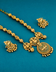 Check out the collection of Long necklace to complete your bridal look